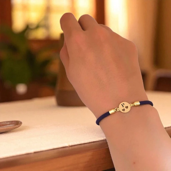 14 Ayar Altın Plakalı Harfe Özel Koyu Mor İpek Örgülü Kalp Detaylı Oval Motifli Hediye Bileklik-518 - Resim 2