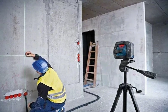 BOSCH GLL 2-15 G Çapraz Çizgili Yeşil Lazer Terazi Plastik Çantalı - 5