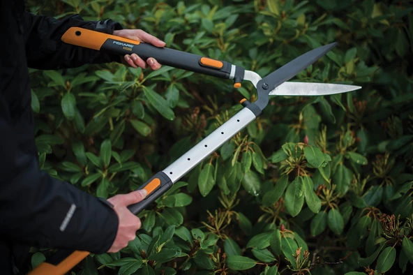 FISKARS HS86 SmartFit Teleskopik Çit Budama Makası (1013565) - Resim 4