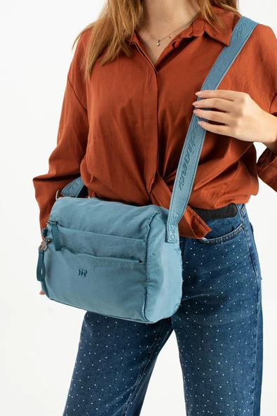 Yumuşak Dokulu Ultra Hafif, Esnek ve Su Geçirmez Polyamid Kumaş Omuz Çantası Mavi Model: (571-13-14C) - Resim 2