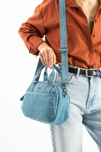 Yumuşak Dokulu Ultra Hafif, Esnek ve Su Geçirmez Polyamid Kumaş Omuz ve Kol Çantası Mavi Model: (571-13-14H) ürün görseli 1