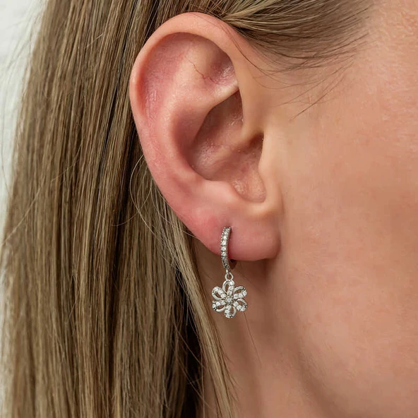 ​Gümüş Sallantılı Çiçek Kadın Küpe - Resim 2