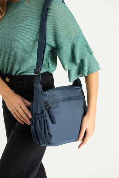 Yumuşak Dokulu Ultra Hafif, Esnek ve Su Geçirmez Polyamid Kumaş Omuz Çantası Lacivert Model: (571-13-14C) - Resim 3