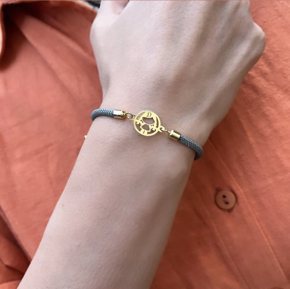 14 Ayar Altın Plakalı Harfe Özel Gri İpek Örgülü Kız Çocuk Motifli Hediye Bileklik-524 ürün görseli