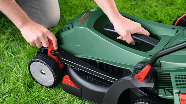 BOSCH Universal Rotak 34-405 Elektrikli Çim Biçme Makinası 34 Cm Bıçaklı 1300 Watt - 4