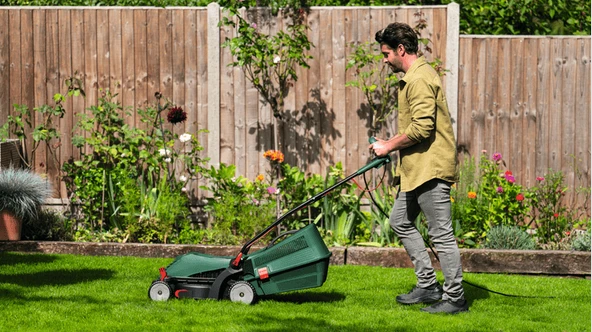 BOSCH Universal Rotak 37-555 Elektrikli Çim Biçme Makinası 37 Cm Bıçaklı 1400 Watt - 2