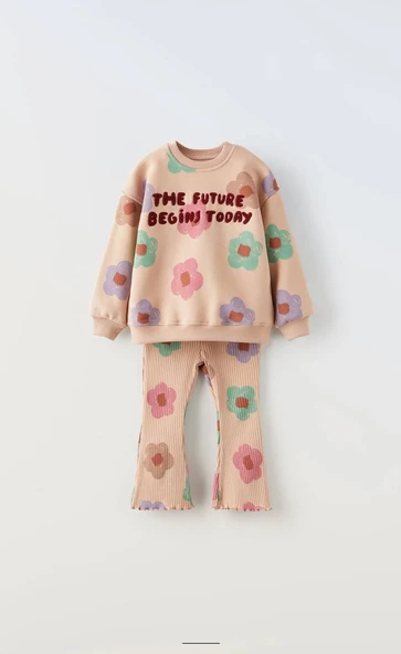 Kız Çocuk Eşofman Takımı – Çiçek Baskılı, “The Future Begins Today” Yazılı, 3 İplik Şardonlu