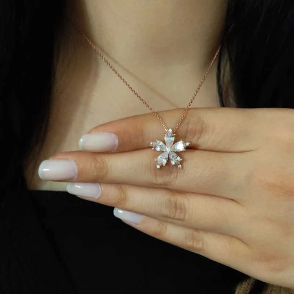 BlackCraft 925 Ayar Gümüş Rose Beyaz Kamelya Çiçeği Kolye (BC-6B70EE) - Resim 3