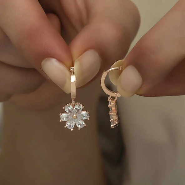 BlackCraft Gümüş Beyaz Çiçek Küpe (BC-B98F6F) - Resim 4