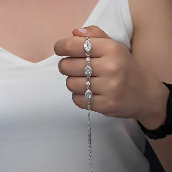 BlackCraft 925 Ayar Gümüş Mekik Zirkon Taşlı Kadın Bileklik (BC-1F7EA7) - Resim 3