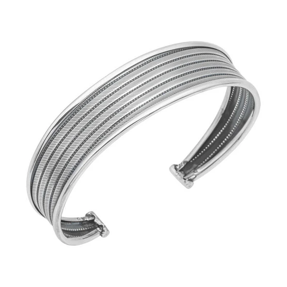 BlackCraft 925 Ayar Gümüş Eskitme Desenli Kadın Bilezik stil sahibi