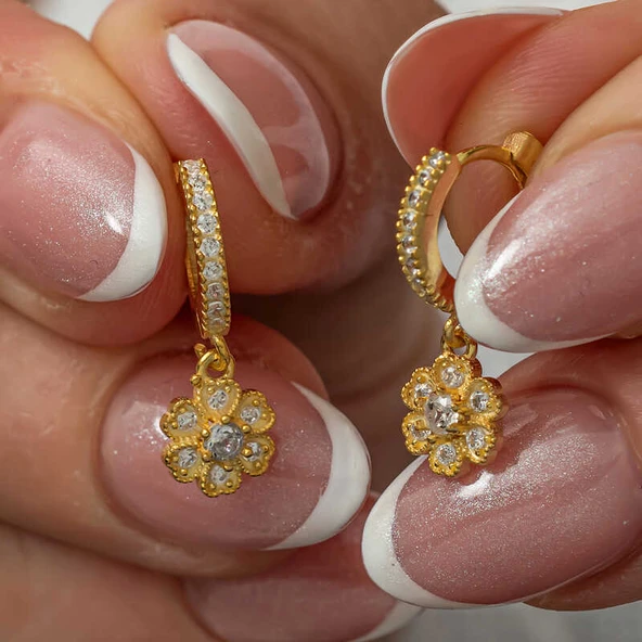 BlackCraft Gümüş Sallantılı Gold Minimal Çiçek Kadın Küpe şık