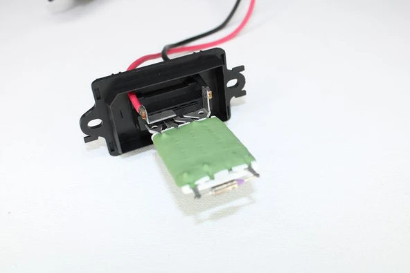 ELEKTRONİK KONTROL ÜNİTESİ KALORİFER REZİSTANSI MEGANE II 02 > 7701207717 ürün görseli