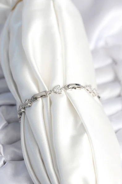 Pirinç Gümüş Renk Kalp Model Kadın Bileklik - TJ-BB7981 - Resim 2