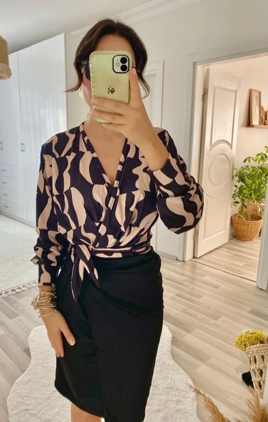 Lucky Life Kadın Uzun Kollu Kruvaze Yaka Dijital Baskılı Fiyonk Detay Atlas Kumaş Elbise - Resim 7