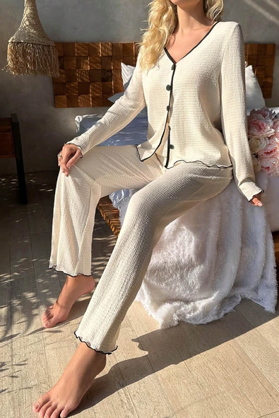 Kadın Beyaz Örme Kumaş V Yaka Düğmeli Rahat Şık Pijama Takımı - 5