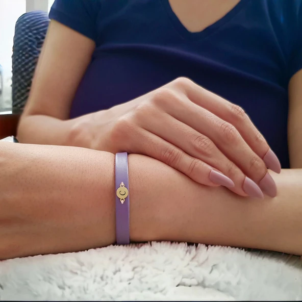 14 Ayar Altın Plakalı Harfe Özel Doğal Mor Derili Yuvarlak Figürlü Hediye Bileklik-546 - Resim 2