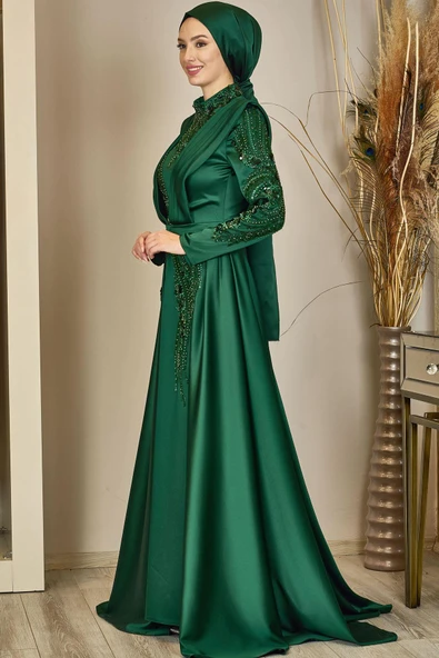 Önü Drapeli Kuyruklu Boncuk İşlemeli Miranda Tesettür Abiye Zümrüt - Resim 4