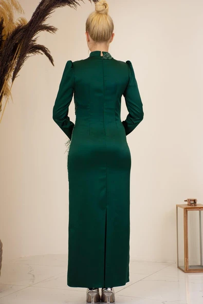 Önü Boncuk Aplik İşleme Kolları Tüylü Nara Tesettür Abiye Zümrüt - Resim 3