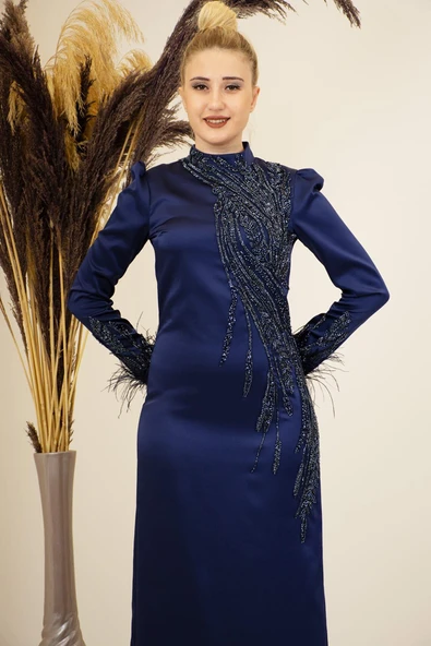 Önü Boncuk Aplik İşleme Kolları Tüylü Nara Tesettür Abiye Lacivert - Resim 2