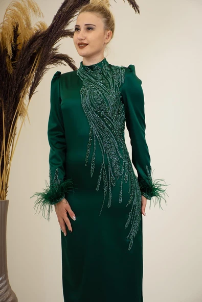 Önü Boncuk Aplik İşleme Kolları Tüylü Nara Tesettür Abiye Zümrüt - Resim 2