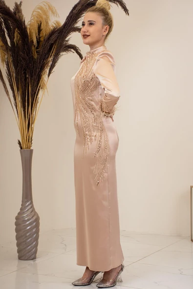 Önü Boncuk Aplik İşleme Kolları Tüylü Nara Tesettür Abiye Gold - Resim 2