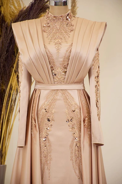 Önü Drapeli Kuyruklu Boncuk İşlemeli Miranda Tesettür Abiye Gold - Resim 2