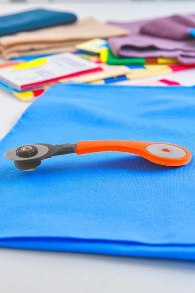 45mm RC11 Rulet Kumaş Deri Kağıt Kesici ve 5 Yedek Düz Bıçak - Resim 2