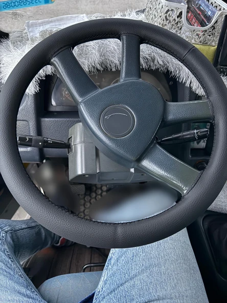 DİKİŞLİ DİREKSİYON KILIFI SİYAH DERİ SİYAH DİKİŞLİ KARSAN J9 J10 İÇİN (KARSAN JEST E UYMAZ) ürün görseli