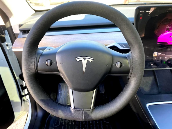 DİKİŞLİ DİREKSİYON KILIFI SİYAH DERİ SİYAH DİKİŞLİ TESLA İÇİN ürün görseli