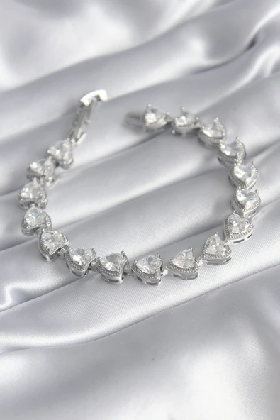 Pirinç Gümüş Renk Zirkon Taşlı Kalp Model VIP Seri Kadın Bileklik - TJ-BB5844 ürün görseli