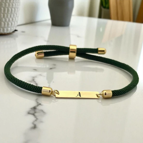 14 Ayar Altın Plakalı Harfe Özel Dikdörtgen Motifli Koyu Yeşil İpek Örgülü Hediye Bileklik-554 ürün görseli