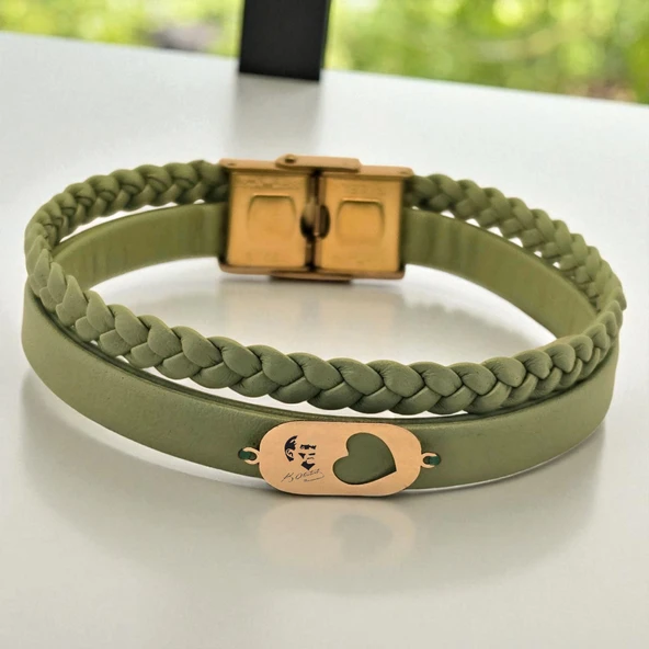 14 Ayar Altın Plakalı Sembole Özel Doğal Yeşil Derili Kalp Detaylı Oval Motifli Hediye Bileklik-556 ürün görseli