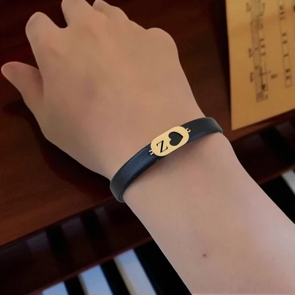 14 Ayar Altın Plakalı Harfe Özel Kalp Detaylı Oval Figürlü Doğal Siyah Derili Hediye Bileklik-557 - Resim 2