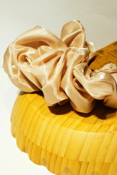 Monalisa Home Gösterişli Parlak Krem Renk Büyük Esnek  Lastik Toka ürün görseli