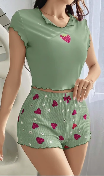 Kadın Yeşil Çilek Desenli Askılı Şortlu Pijama Takım 5004