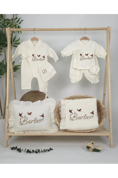 gros shop Müslin Yeni Doğan 4Katlı Organik %100Pamuk Kişiye Özgü Nakışlı Hastane Çıkış Seti(3'lü Kelebk Model) - Resim 2