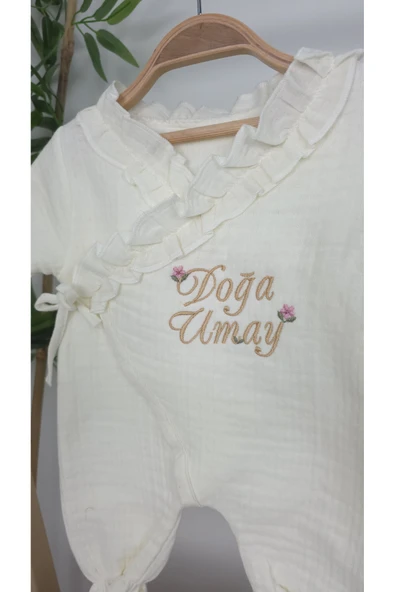 gros shop Müslin Yeni Doğan 4Katlı Organik %100Pamuk Kişiye Özgü Nakışlı Hastane Çıkış Seti (Çoklu Kalp-1) - Resim 4