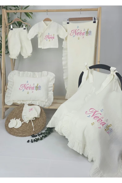 gros shop Müslin Yeni Doğan 4Katlı Organik %100Pamuk Kişiye Özgü Nakışlı Hastane Çıkış Seti (Nota Model) - Resim 2