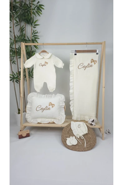 gros shop Müslin Yeni Doğan 4Katlı Organik %100Pamuk Kişiye Özgü Nakışlı Hastane Çıkış Seti-Kurdele Model - Resim 3