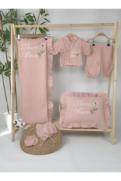 gros shop Müslin Yeni Doğan 4Katlı Organik %100Pamuk Kişiye Özgü Nakışlı Hastane Çıkış Seti (Pudra Papatyalı) - Resim 2