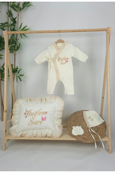 gros shop Müslin Yeni Doğan 4Katlı Organik %100Pamuk Kişiye Özgü Nakışlı Hastane Çıkış Seti(Kelebekli Papatya) ürün görseli