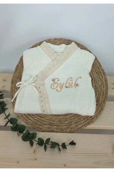 gros shop Müslin Yeni Doğan 4Katlı Organik %100Pamuk Kişiye Özgü Nakışlı Hastane Çıkış Seti (Kalpli Model-5) - Resim 4