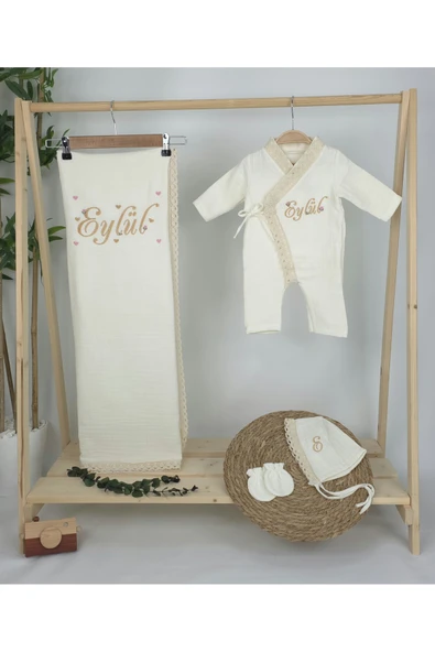 gros shop Müslin Yeni Doğan 4Katlı Organik %100Pamuk Kişiye Özgü Nakışlı Hastane Çıkış Seti (Kalpli Model-5) - Resim 2