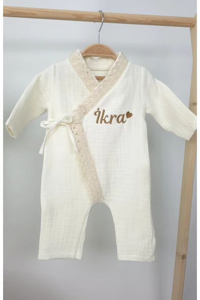 gros shop Müslin Yeni Doğan 4Katlı Organik %100Pamuk Kişiye Özgü Nakışlı Hastane Çıkış Seti (Kalpli Model-6) - Resim 4