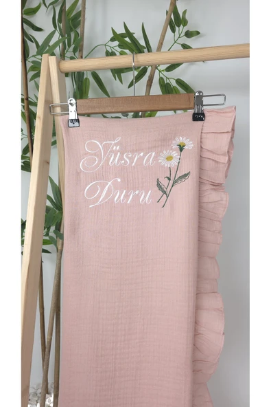 gros shop Müslin Yeni Doğan 4Katlı Organik %100Pamuk Kişiye Özgü Nakışlı Hastane Çıkış Seti (Pudra Papatyalı) - Resim 3