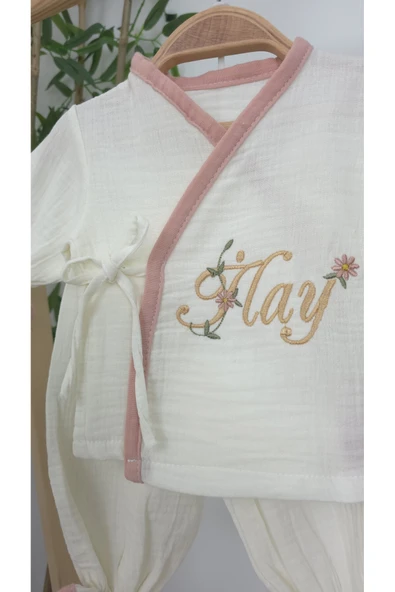 gros shop Müslin Yeni Doğan 4Katlı Organik %100Pamuk Kişiye Özgü Nakışlı Hastane Çıkış Seti (Papatya Model-9) - 3