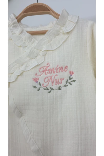 gros shop Müslin Yeni Doğan 4Katlı Organik %100Pamuk Kişiye Özgü Nakışlı Hastane Çıkış Seti (Çiçek Model-2) - 3