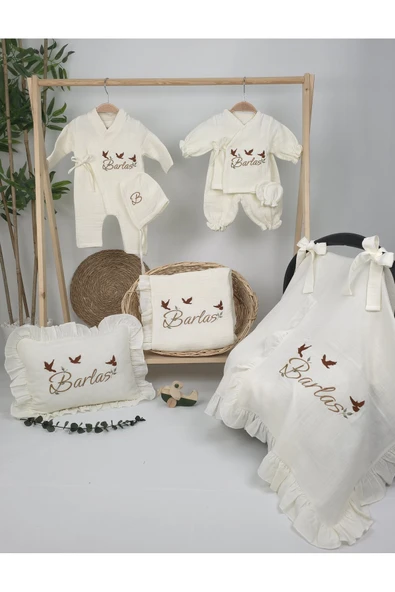 gros shop Müslin Yeni Doğan 4Katlı Organik %100Pamuk Kişiye Özgü Nakışlı Hastane Çıkış Seti(3'lü Kelebk Model) - Resim 2