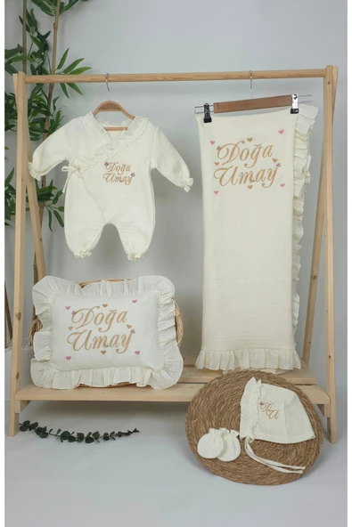 gros shop Müslin Yeni Doğan 4Katlı Organik %100Pamuk Kişiye Özgü Nakışlı Hastane Çıkış Seti (Çoklu Kalp-1) ürün görseli